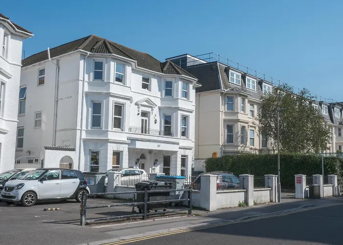 Cozy 3 Bedrooms Near Beach With Parking